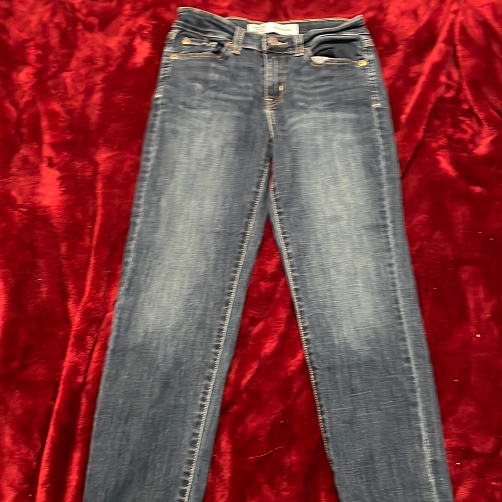 Cute girls mid rise boyfriend blue jeans from Levi